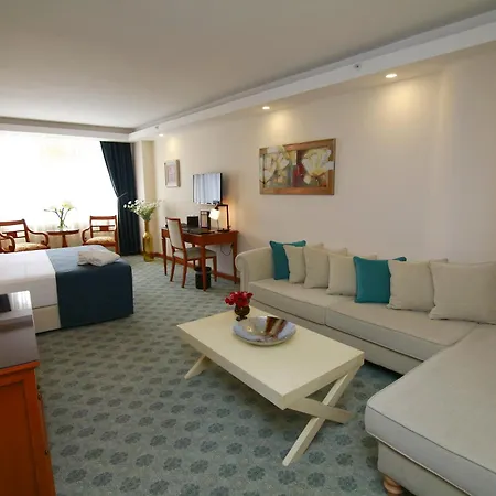 Tuzla Garden & 3*